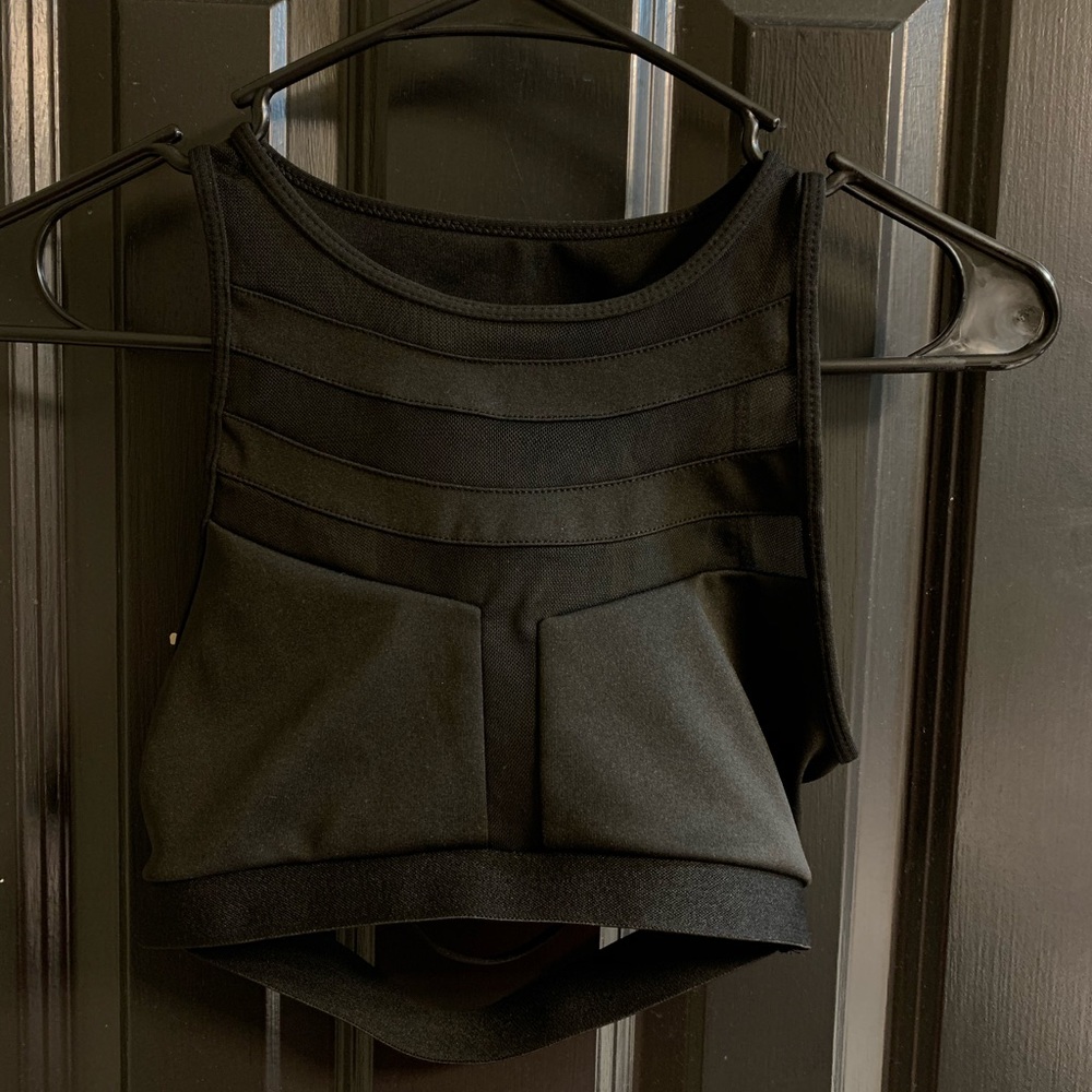 High neck sports bra